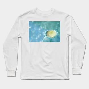 white flower with blue background Long Sleeve T-Shirt